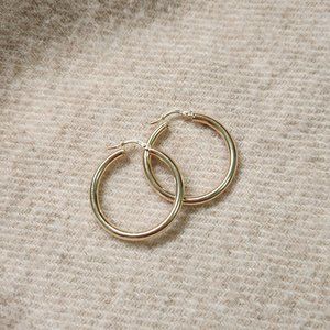 Mejuri Medium Tube Hoops